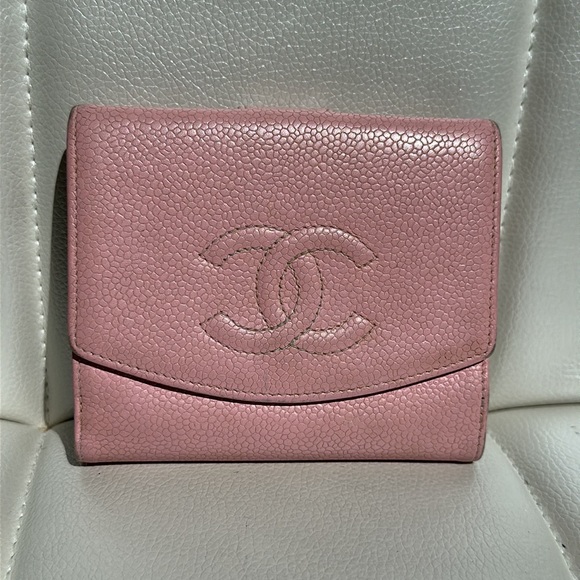 Chanel pink caviar compact wallet - Picture 2 of 11